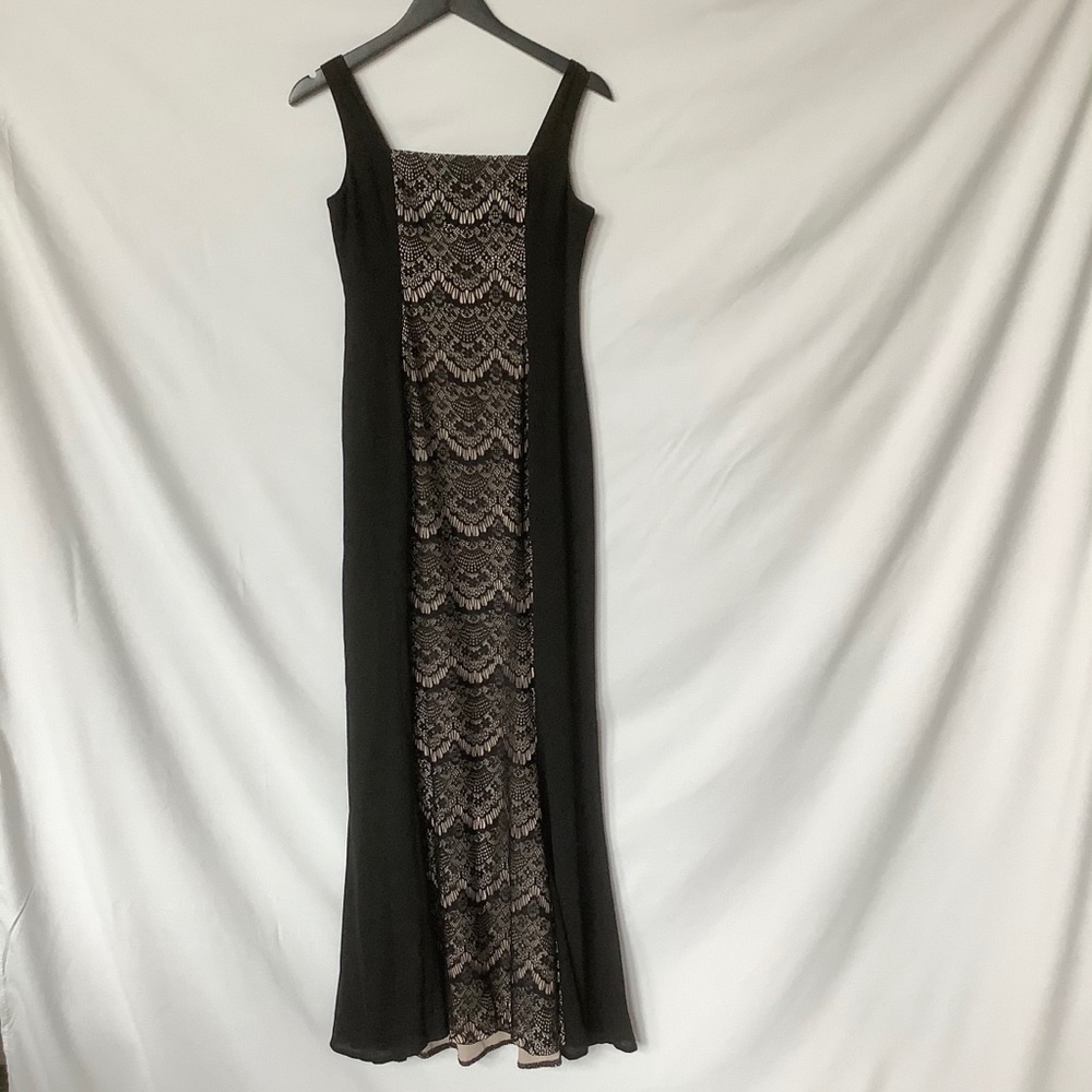 Maggy London -Full length sleeveless dress